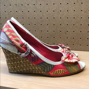 Restricted Women’s Peep Toe Wedges sz 7